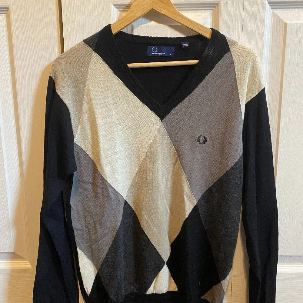 Fred Perry Block Print V Neck Sweater - Picture 1 of 4